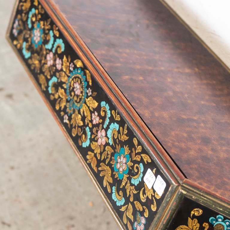 Dressoir de vidrio decorado con motivos florales - imagen 3