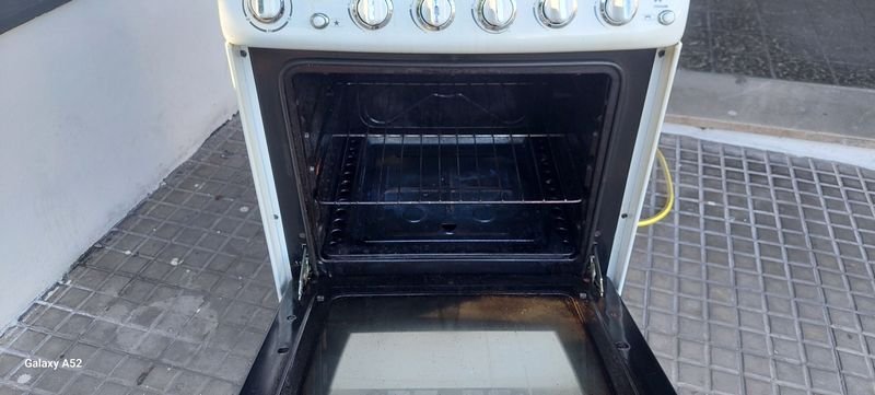 Cocina de gas con horno y ventillo en excelente estado - imagen 8