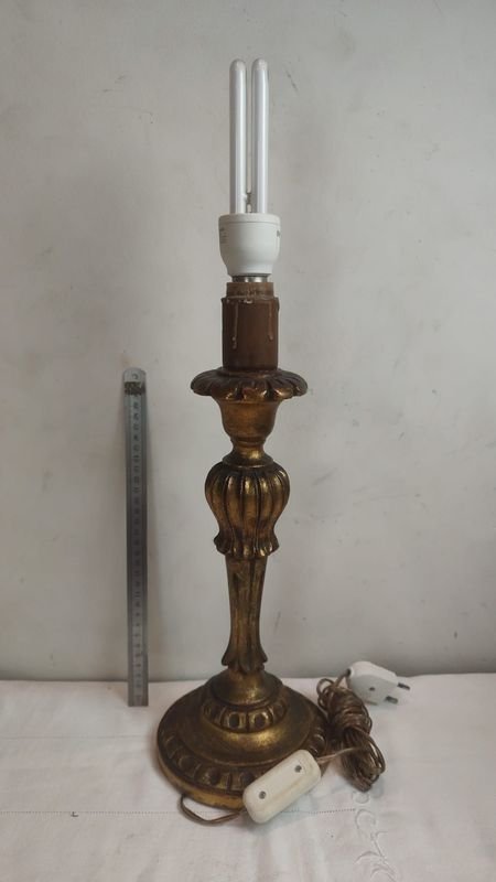 Lámpara de madera dorada clásica - imagen 1