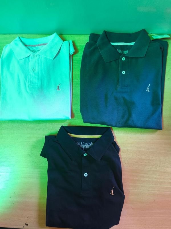 Remeras de Cuello Blanco y Negro - imagen 1