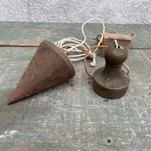 Lote siguiente: Dos Plomadas de Albañil Antiguas de Metal