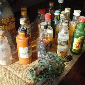 Lote de 20 Botellitas Antiguas de Colección - imagen 2