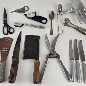 Lote Variado de Utensilios de Cocina y Herramientas: Cuchillos, Tijeras, Abrelatas y Más - imagen 1