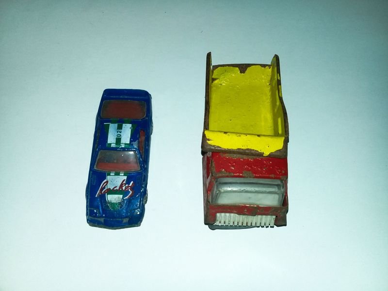 Juguetes de plástico de coches y camiones - imagen 3