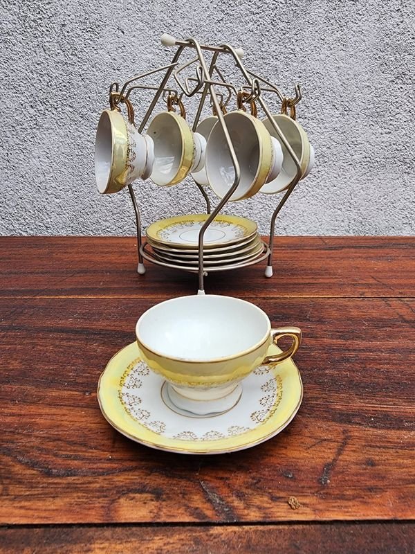 Juego de Té Vintage: 6 Tazas con Platillos y Soporte Metálico