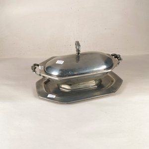 Lote siguiente: Bandeja y Fuente Oval con Tapa en Peltre