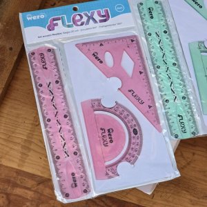 Juegos de Geometría Flexy Wero: 24 Sets Escolares con Regla, Escuadra y Transportador - imagen 4