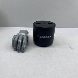 Hielera de Plástico Negra con Publicidad de Whisky Blenders y Mano Decorativa - imagen 5