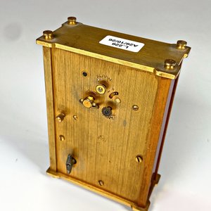 Reloj de Sobremesa Jaeger de Bronce y Vidrio con Diseño Musical - imagen 4