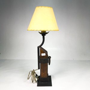Lote siguiente: Lámpara de Mesa Rústica en Madera y Hierro Forjado