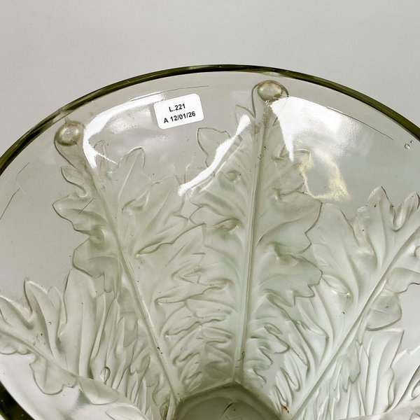 Florero de cristal art deco con decoración vegetal - imagen 3
