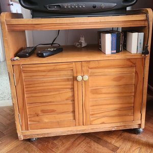Lote anterior: Rack de Madera para TV con Puertas y Ruedas