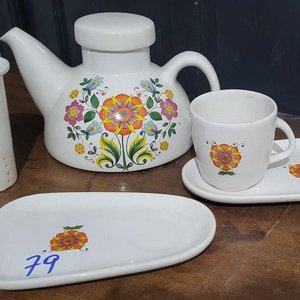 Lote siguiente: Juego de Desayuno Cerámica con Flores