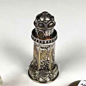 Tres piezas Dunhill: Perfumeros y estuche de metal plateado - imagen 3