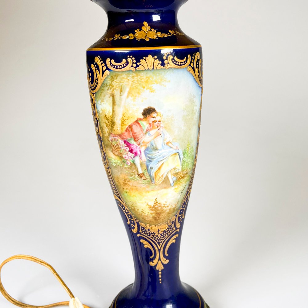 Lámpara de porcelana Sevres escena galante - imagen 2