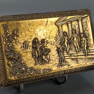 Caja de Perfume Francés "Esora" en Metal Dorado con Interior de Terciopelo - imagen 4
