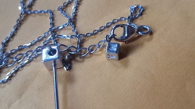 Cadena de plata con dije - imagen 3
