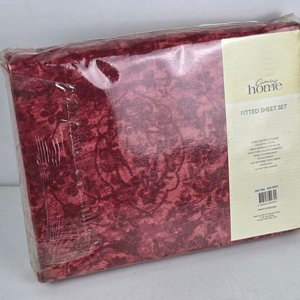 Juego de Sábanas Coming Home para Cama de Dos Plazas, Bordó con Estampados y Detalles Dorados - imagen 4