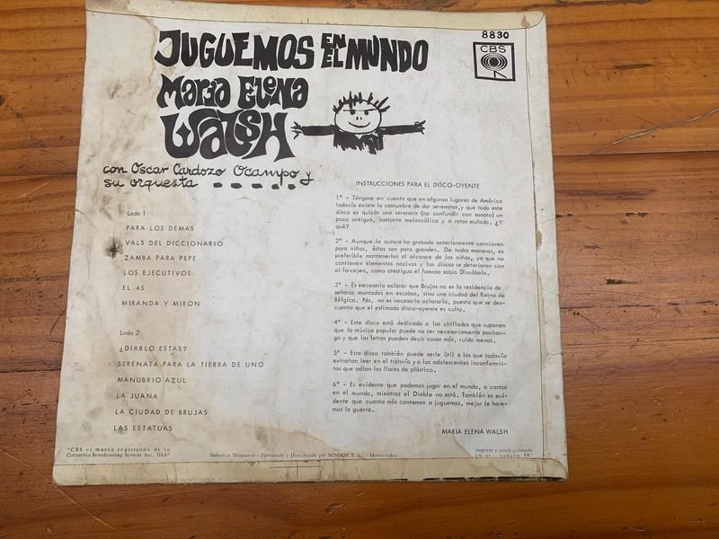 Vinilo Maria Elena - Ilustración Colorida - imagen 2