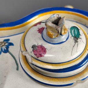 Tintero Antiguo de Cerámica Pintado a Mano con Tapas y Detalles de Rostros - imagen 14