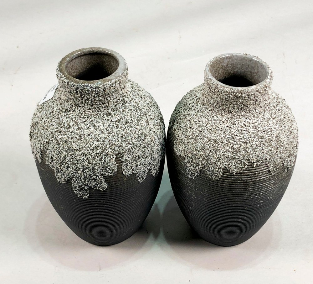 Dos floreros en cerámica gris con arena de 16 cm - imagen 2