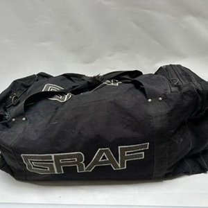 Lote anterior: Bolso Deportivo Graf con Ropa de Hombre: Camisas, Remeras y Shorts