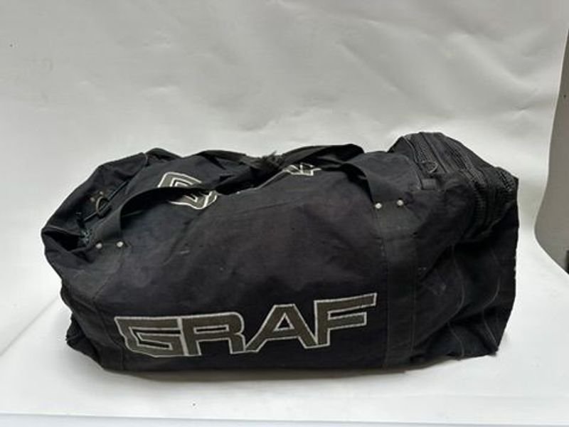 Bolso Deportivo Graf con Ropa de Hombre: Camisas, Remeras y Shorts