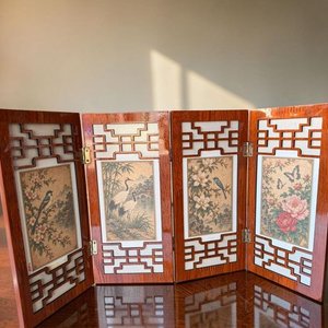 Biombo de Mesa Chino Decorativo en Madera Calada con Escenas Tradicionales - imagen 1