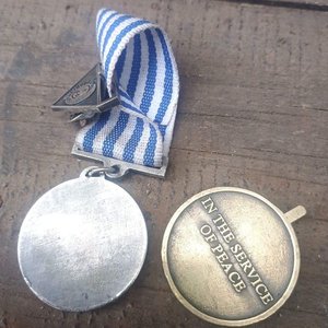 Dos Medallas Conmemorativas: Masonería de Montevideo y ONU - imagen 3