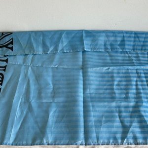 Lote siguiente: Bandera de Uruguay Celeste y Blanca con Escudo de la AUF