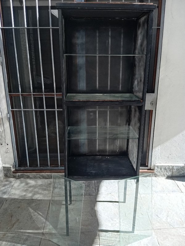 Vitrina para comercio, estructura de hierro y laterales y estantes de vidrio - imagen 4