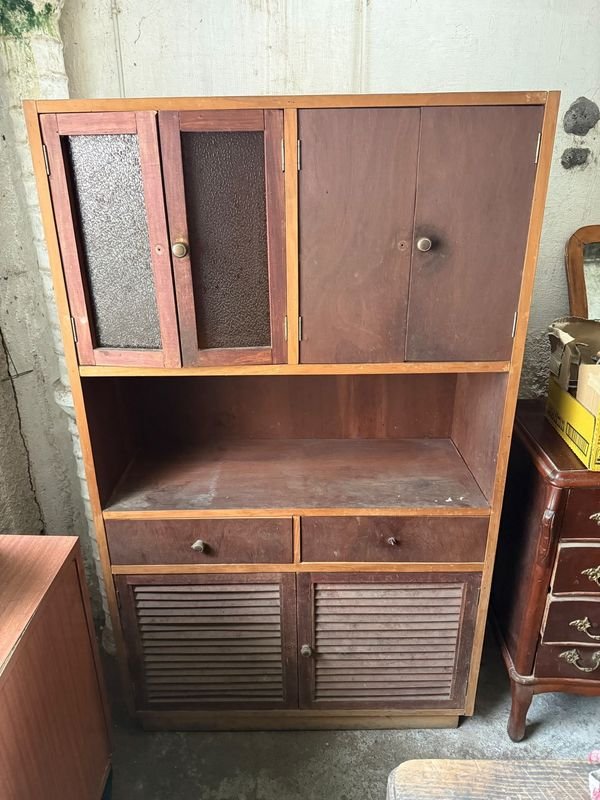 Aparador de Madera con Puertas y Cajones