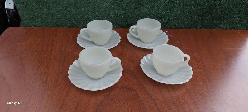 Tazas y platillo de porcelana blanca - imagen 9