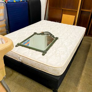 Lote anterior: Colchón de 2 plazas con espejo decorativo