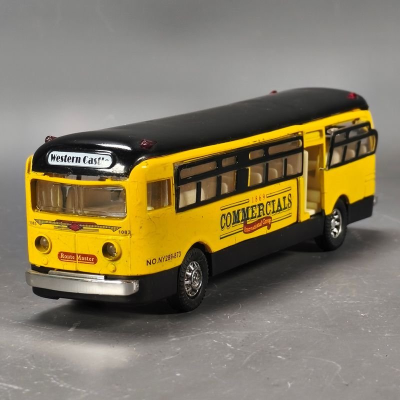 Lote siguiente: Modelo de Omnibus Leyland Route Master en escala 1/72