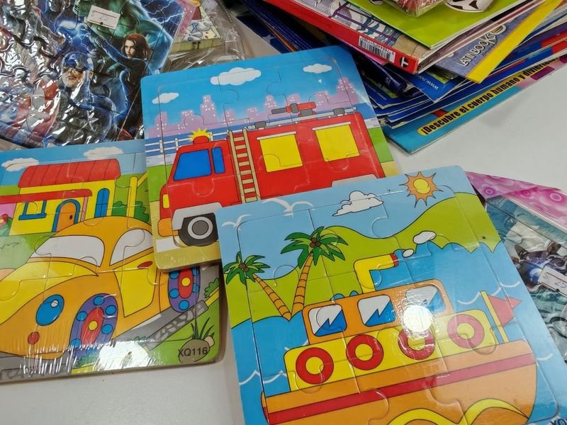 Lotes de Juguetes, Revistas y Papelería en Buen Estado - imagen 6