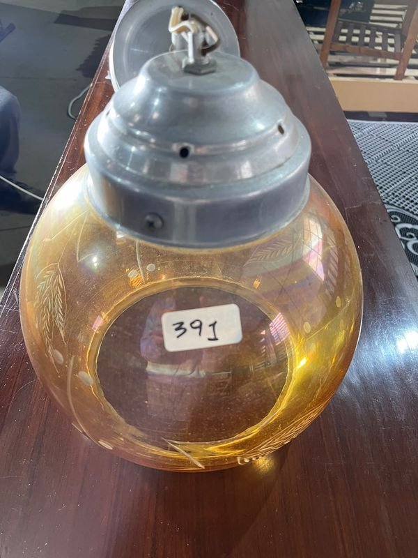 Colgante de Vidrio Labrado Ámbar con Detalle Metálico