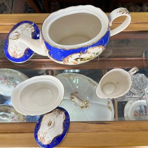 Juego de Té Porcelana Grace Tea Ware: Tetera, Azucarera y Lechera con Aves y Detalles Dorados - imagen 3
