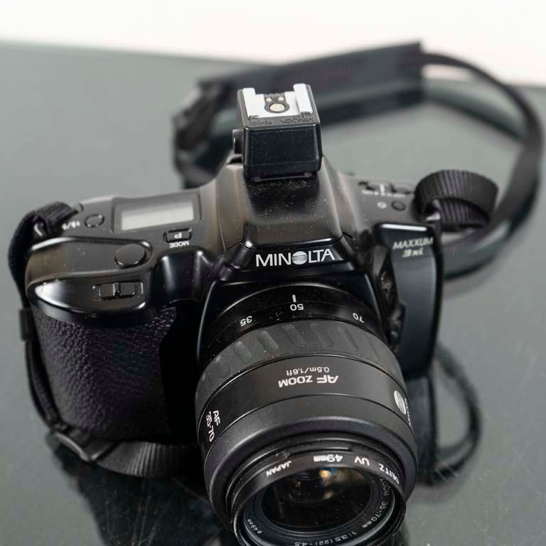 Cámara Minolta 35mm con lente en venta - imagen 2