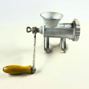 Lote siguiente: Máquina de Picar Carne Manual Antigua