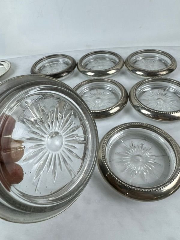 Posavasos con insertos de vidrio y esculturas de metal - imagen 6