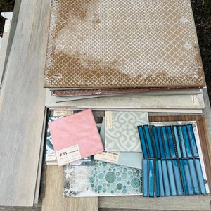 Lote siguiente: Pallet con Muestras de Cerámicas y Porcelanatos Varios