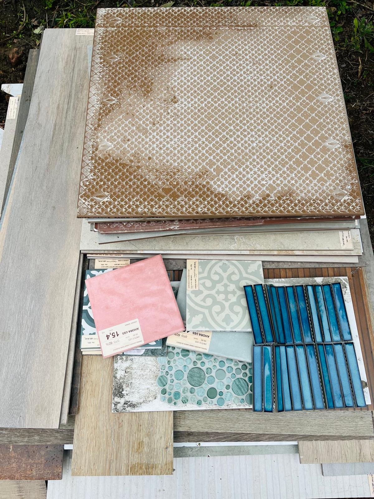 Pallet con Muestras de Cerámicas y Porcelanatos Varios