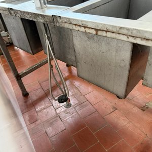 Bacha Industrial de Acero Inoxidable con Escurridores y Grifería - imagen 4