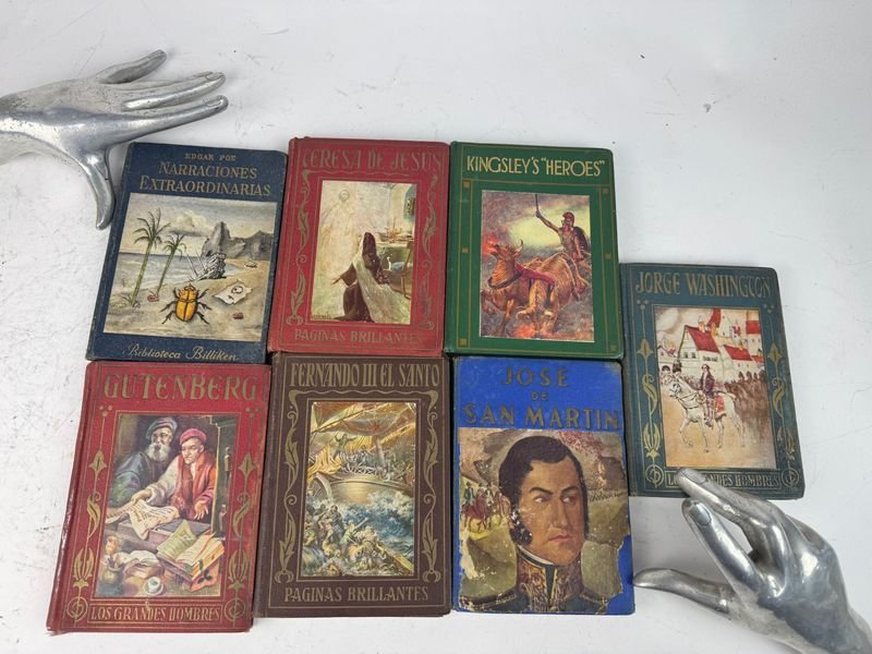 Colección de libros clásicos y biografías históricas