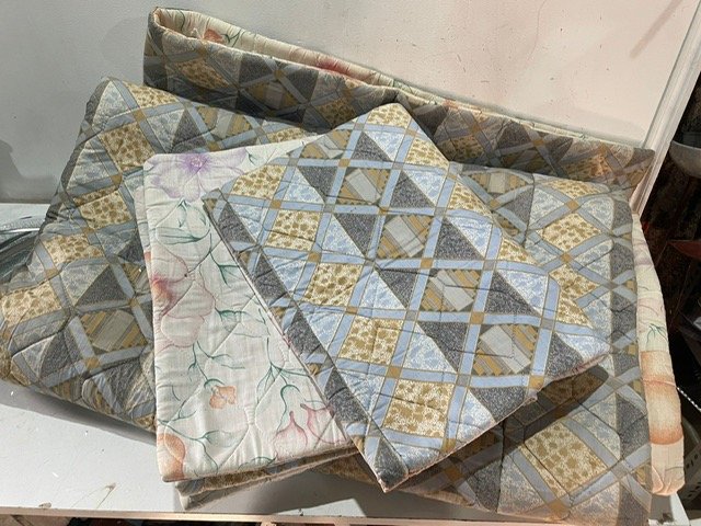 Lote siguiente: Cubre cama reversible para 2 plazas