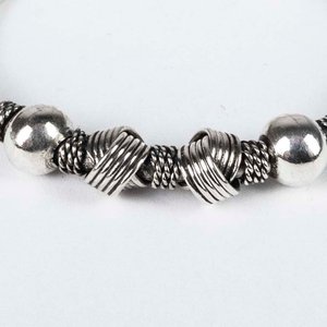 Pulsera Esclava de Plata con Detalles Nudos y Bolas - imagen 2