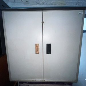 Mueble Auxiliar Blanco 2 Puertas con Estante y Detalle en Manija - imagen 2