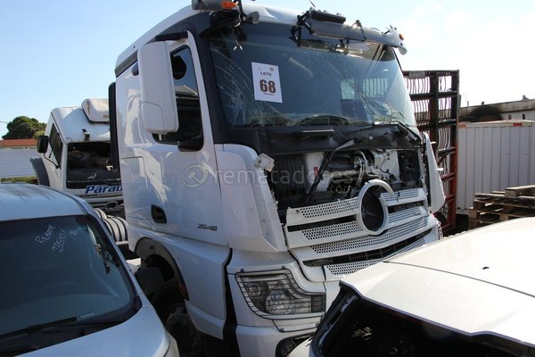 Camión Mercedes-Benz Actros Blanco