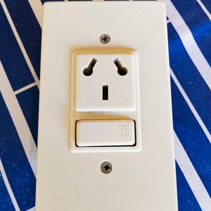 120 Placas de Toma Corriente con Interruptor FB 710 - imagen 1